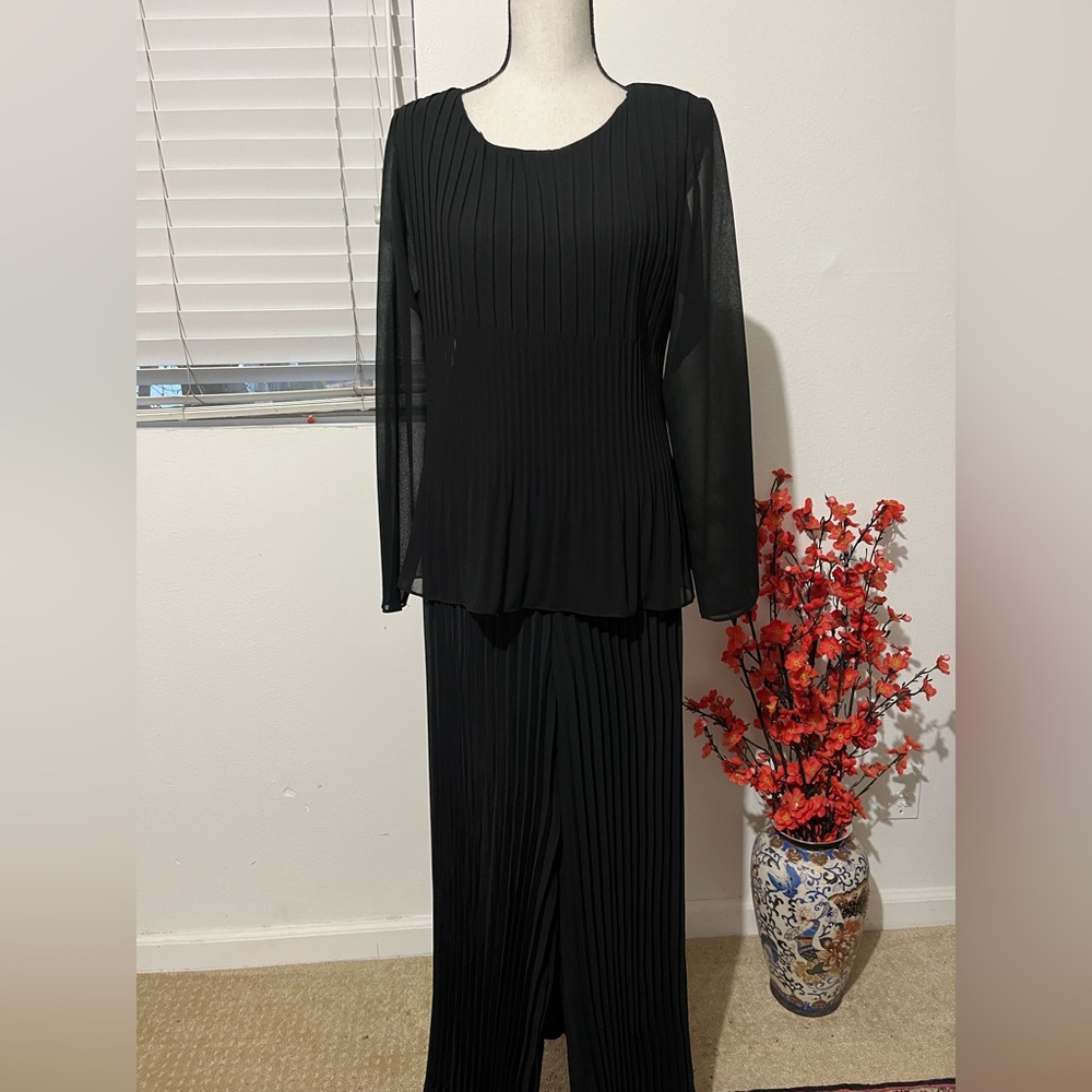 Elegant Black Pleated Pants Set .Size Medium